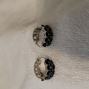 Silver and saphire pair of earrings